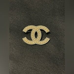 Fashion Jewelry Stamped Elegant Gold and Silver Brooch